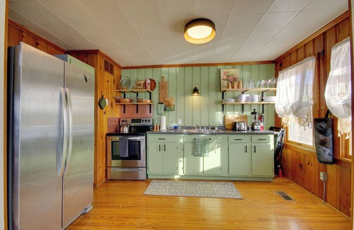 Gravois Mills Casa | Lake View Cottage: Lake Ozarks Getaway