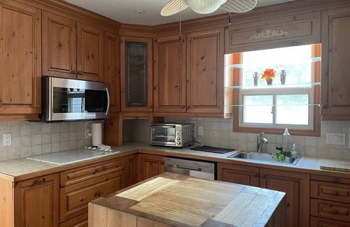 Georgina Cabaña | Lake view cottage with indoor / outdoor fireplace, hot tub and sauna