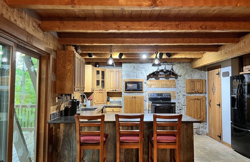 Sloans Valley Cabina | LAKE VIEW- Cozy log cabin close to everything
