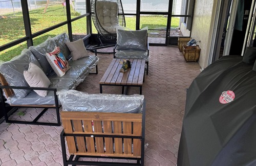 Pembroke Pines Casa | Lake View Home, just a few minutes away from the Hard Rock Guitar Hotel & Casino