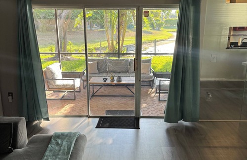 Pembroke Pines Casa | Lake View Home, just a few minutes away from the Hard Rock Guitar Hotel & Casino