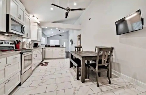 Beaver Shores Casa | Lake View! Hot-Tub! Beaver Lake House!