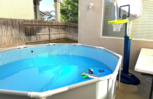 Elk Grove Casa | Lake view house 3300 sqf 15 beds