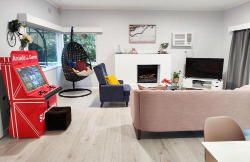 Gosford Casa | Lake View House entire house