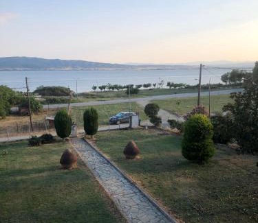 Volvi Casa | LAKE VIEW HOUSE