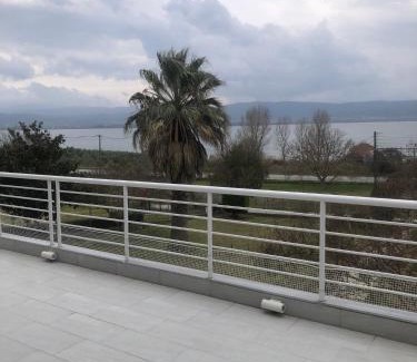 Volvi Casa | LAKE VIEW HOUSE