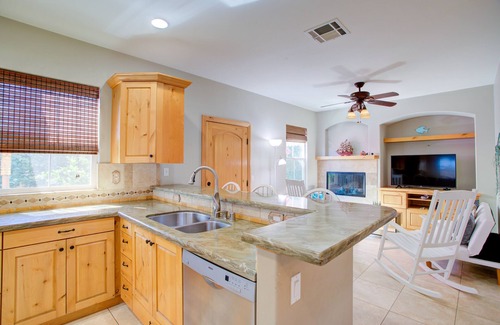Lake Elsinore Casa | +Lake View House+ Walk to private sandy beach. Private lake access.