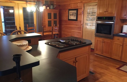 Lancaster Casa | Lake View Lodge - Beautiful Year Round View of Center Hill Lake and Marina