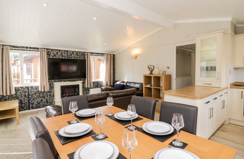 Troutbeck Bridge Cabaña | LAKE VIEW LODGE, pet friendly, with a garden in Windermere