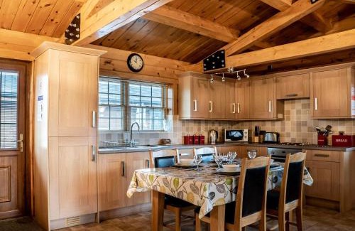 Wrangle Casa | Lake View Lodges - 25074