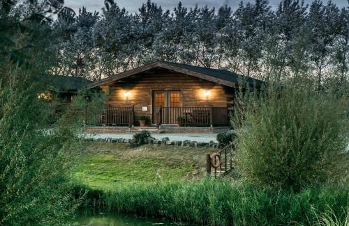 Wrangle Casa | Lake View Lodges - 25074