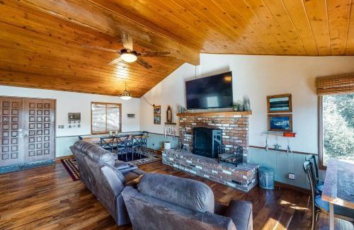 Crestline Casa | Lake View Magic