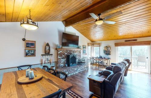Crestline Casa | Lake View Magic