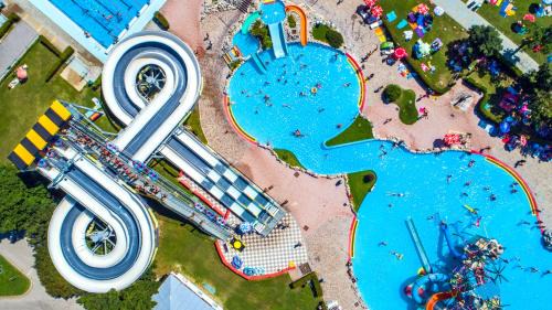 Terme Catez Apartamento | Lake View Mobile Homes with Thermal Riviera Tickets in Terme Čatež