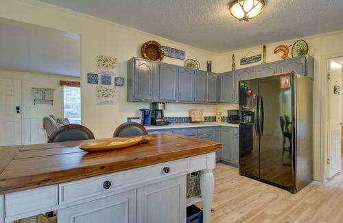 Mountain Home Casa | Lake-View Mountain Home Retreat w/ Fire Pit!