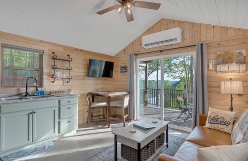 White County Cabina | Lake View Nature Cabin at Bear Bluff Retreat