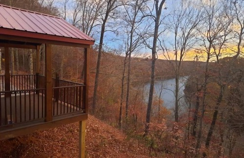 White County Cabina | Lake View Nature Cabin at Bear Bluff Retreat