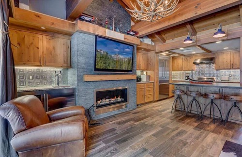 Tahoe Sierra Estates Condominio | Lakefront|Pool|Pier|Bouys|Pickleball|Walk to town