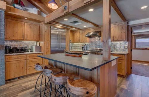 Tahoe Sierra Estates Condominio | Lakefront|Pool|Pier|Bouys|Pickleball|Walk to town