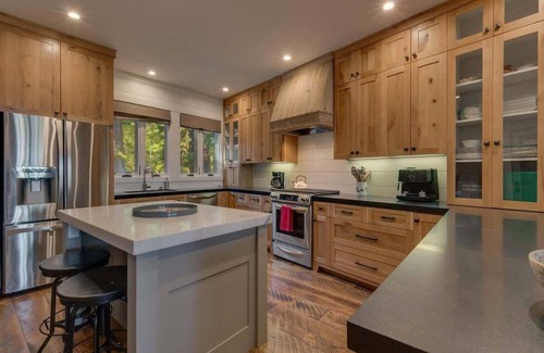 Tahoe Sierra Estates Casa | Lake View|Pool|Pier|Bouys|Pickleball|Walk to town