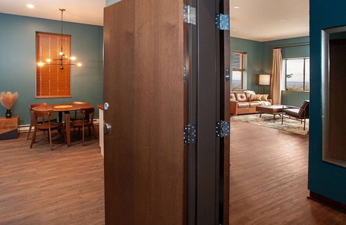 Downtown - Waterfront Apartamento | Lake View Queen Suite - Spectacular Views of Lake Superior