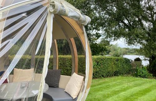 Hillingdon Apartamento | Lake View Retreats