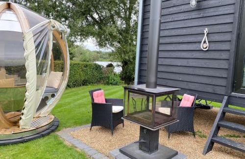 Hillingdon Apartamento | Lake View Retreats