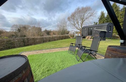 Hillingdon Apartamento | Lake View Retreats
