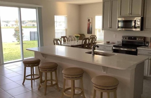 Westside Casa | Lake View, Spacious 4 Bedroom Home on Quiet Street