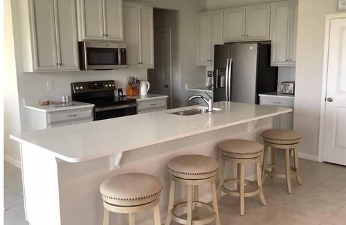 Westside Casa | Lake View, Spacious 4 Bedroom Home on Quiet Street