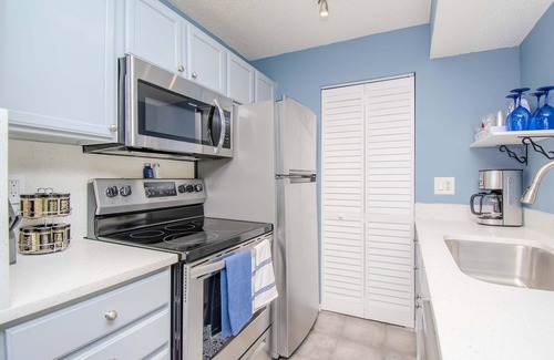 Brandon Condominio | Lake View - Tennis Court View - 2 Bedroom 2 Bath