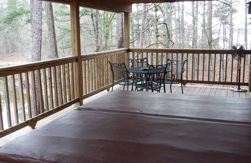 Mount Ida Cabaña | Lake view three bedroom, three bath Harbor North luxury cottage with private hot tub overlooking Lake Ouachita. by RedAwning