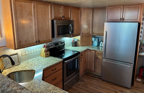 Gilford Condominio | Lake-view townhome at Samoset with pools, beach, WiFi, & AC