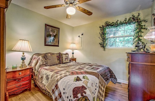 Walnut Mountain Casa | Lake-View Townhome with Decks, Screened Porch and Shared Tennis - Dogs OK