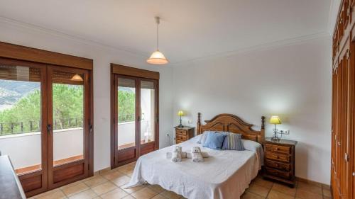 Iznajar Casa | Lake view villa Iznájar by Ruralidays