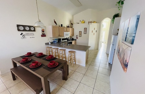 Lake Berkley Villa | 5 BR Villa cerrada piscina climatizada / Rm juego / Free WiFi / HD TV / impuesto de EE.UU. inc
