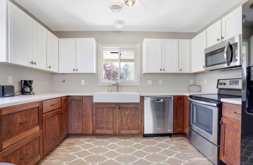 Russells Point Casa | Lake Views: 2nd-Story Guest Suite with Private Entrances/Yard/Parking