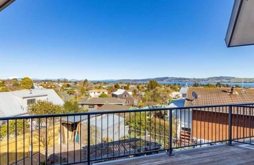 Richmond Heights Casa | Lake Views! 5min Drive to Town *No Service Fee*