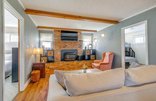 Ingles Casa | Lake Views and Private Dock Radford Retreat!