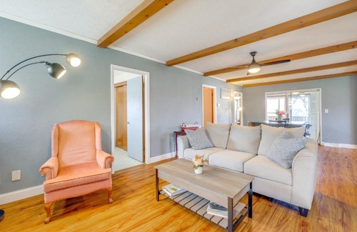 Ingles Casa | Lake Views and Private Dock Radford Retreat!