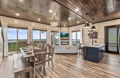 Sevierville Cabina | Sky’s the Limit | Pool Theater Views