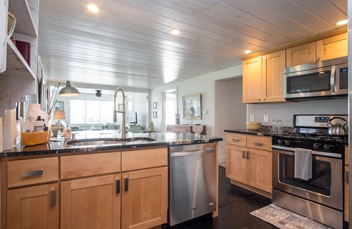 Beachwood-Bluffton Casa | Lake Views Near Beach CLEAN