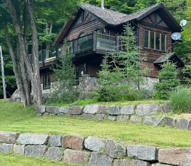 Saint-Faustin-Lac-Carre Chalet De Esquí | Lake views, spa, king bed, Golf Club amenities