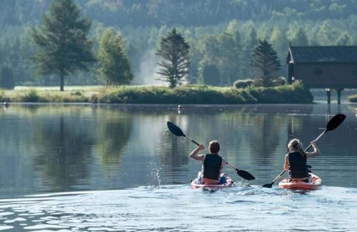 Saint-Faustin-Lac-Carre Chalet De Esquí | Lake views, spa, king bed, Golf Club amenities