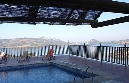 Iznajar Villa | Lake Villa House es una muy hermosa villa frente al lago de Iznájar