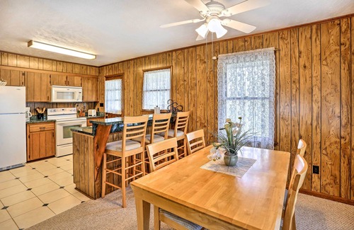 Lake Waccamaw Casa | Casa con patio cercado y muelle compartido en el lago Waccamaw
