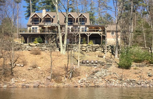 Greentown Casa | Lake Wallenpaupack Lakefront Home con 9 BR (4 dormitorios principales / balcón privado)
