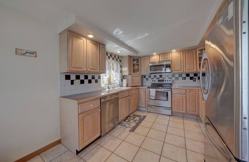 Tafton Chalet De Esquí | Lake Wallenpaupack Lakefront home - Sleeps 8+ w/ Private Boat Dock!