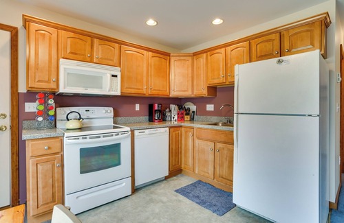 Greentown Casa | Lake Wallenpaupack Fall Getaway w/ Deck!