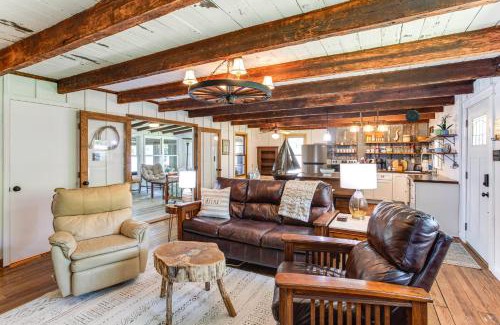 Camden Casa | Lake Wateree Retreat Dock and Screened Porch!